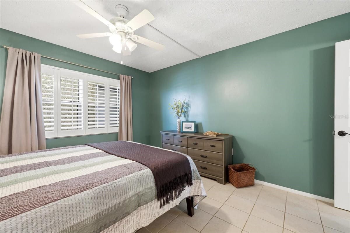19450 GULF BOULEVARD — photo 7 of 51