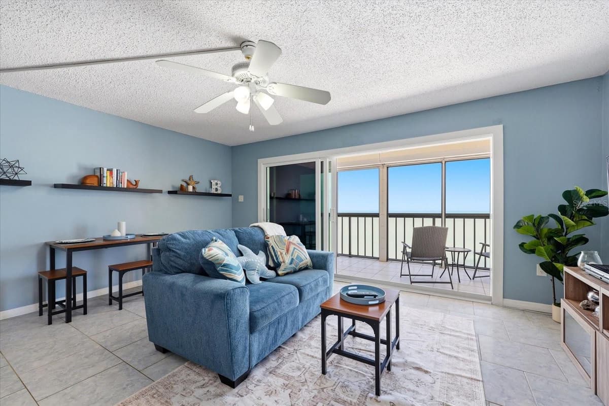 19450 GULF BOULEVARD — photo 15 of 51