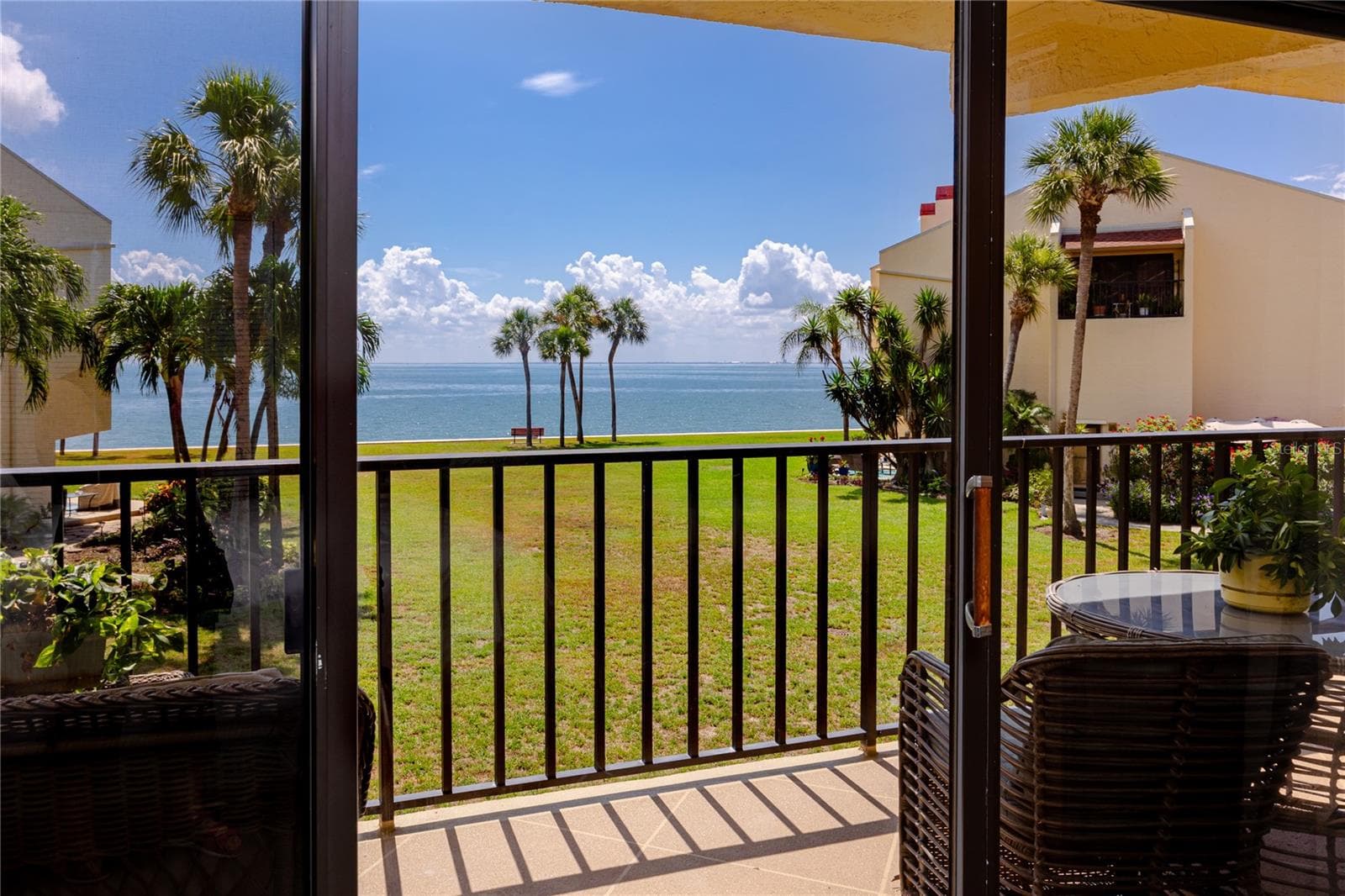 7530 SUNSHINE SKYWAY LANE — photo 9 of 53