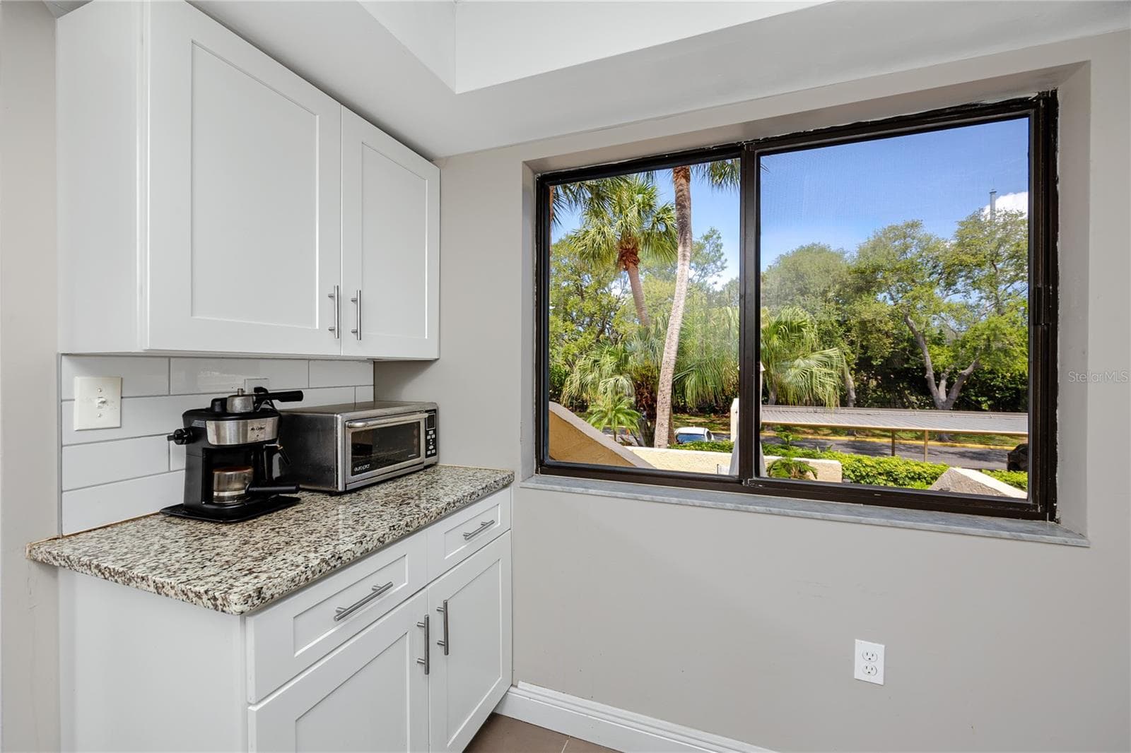 7530 SUNSHINE SKYWAY LANE — photo 13 of 53