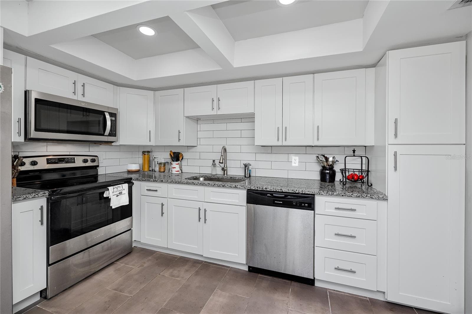 7530 SUNSHINE SKYWAY LANE — photo 12 of 53