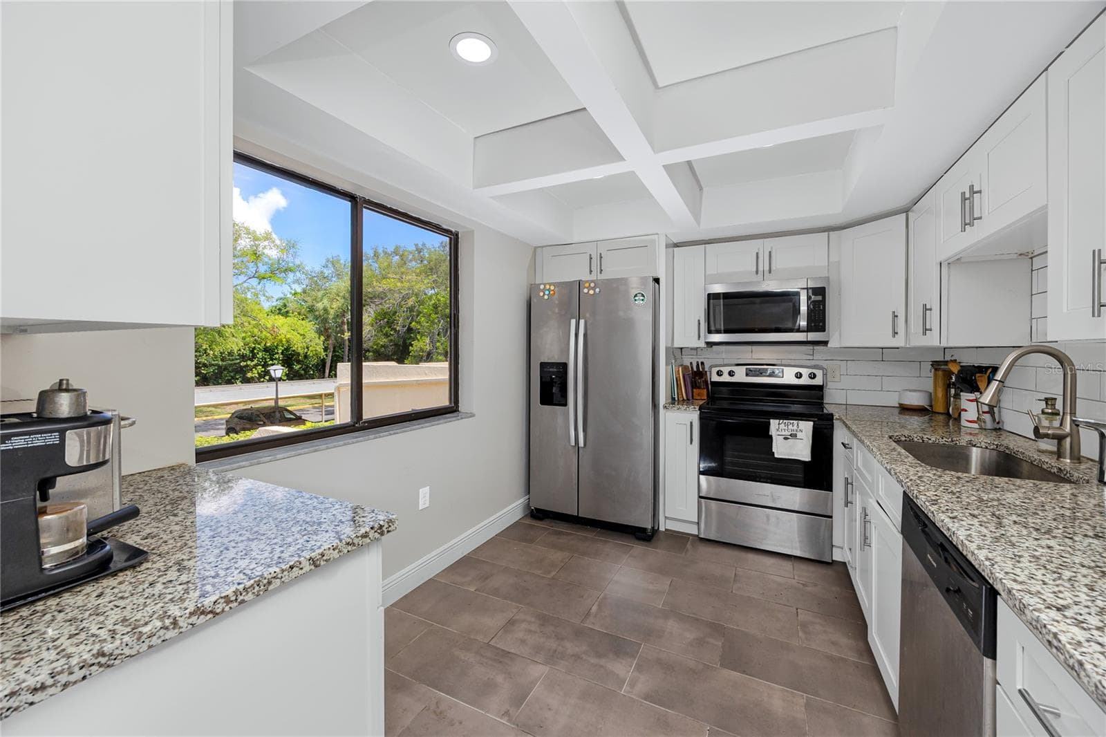 7530 SUNSHINE SKYWAY LANE — photo 10 of 53