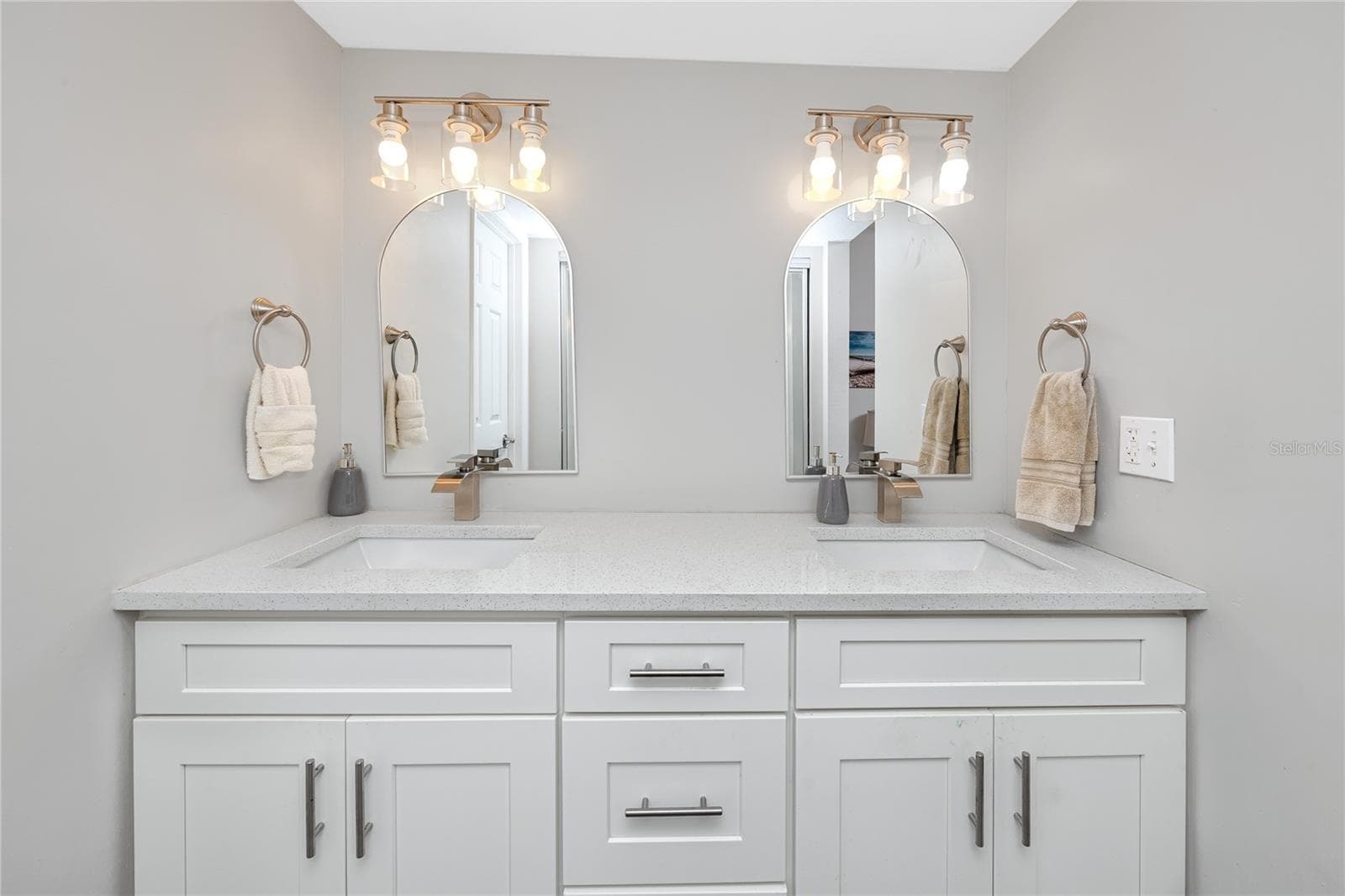 7530 SUNSHINE SKYWAY LANE — photo 18 of 53