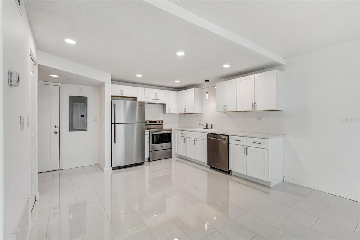 450 TREASURE ISLAND CAUSEWAY — photo 45 of 49