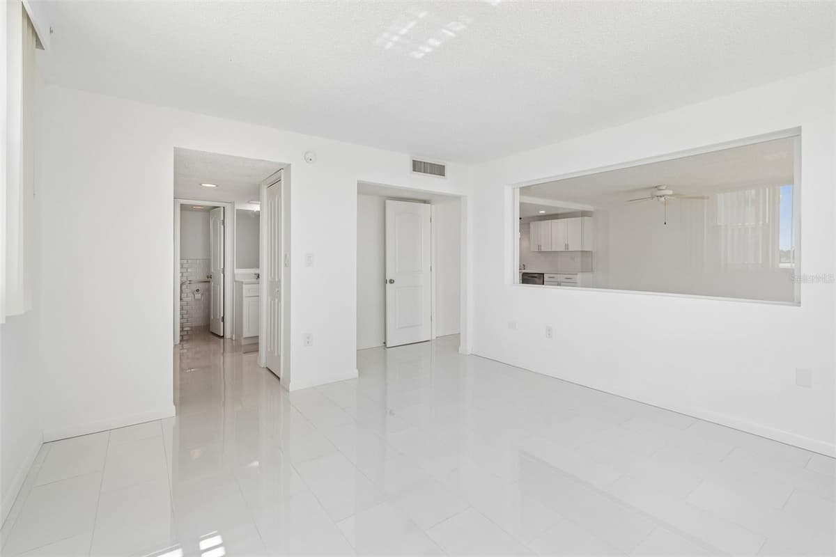 450 TREASURE ISLAND CAUSEWAY — photo 15 of 49