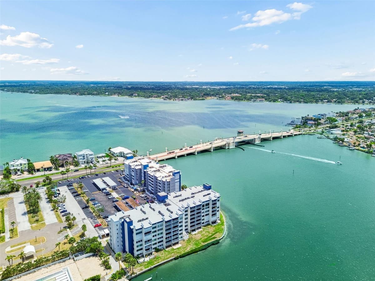 450 TREASURE ISLAND CAUSEWAY — photo 40 of 49