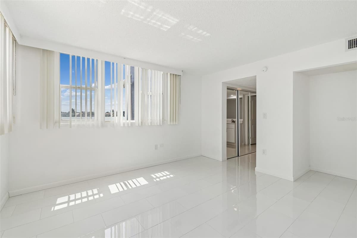 450 TREASURE ISLAND CAUSEWAY — photo 14 of 49