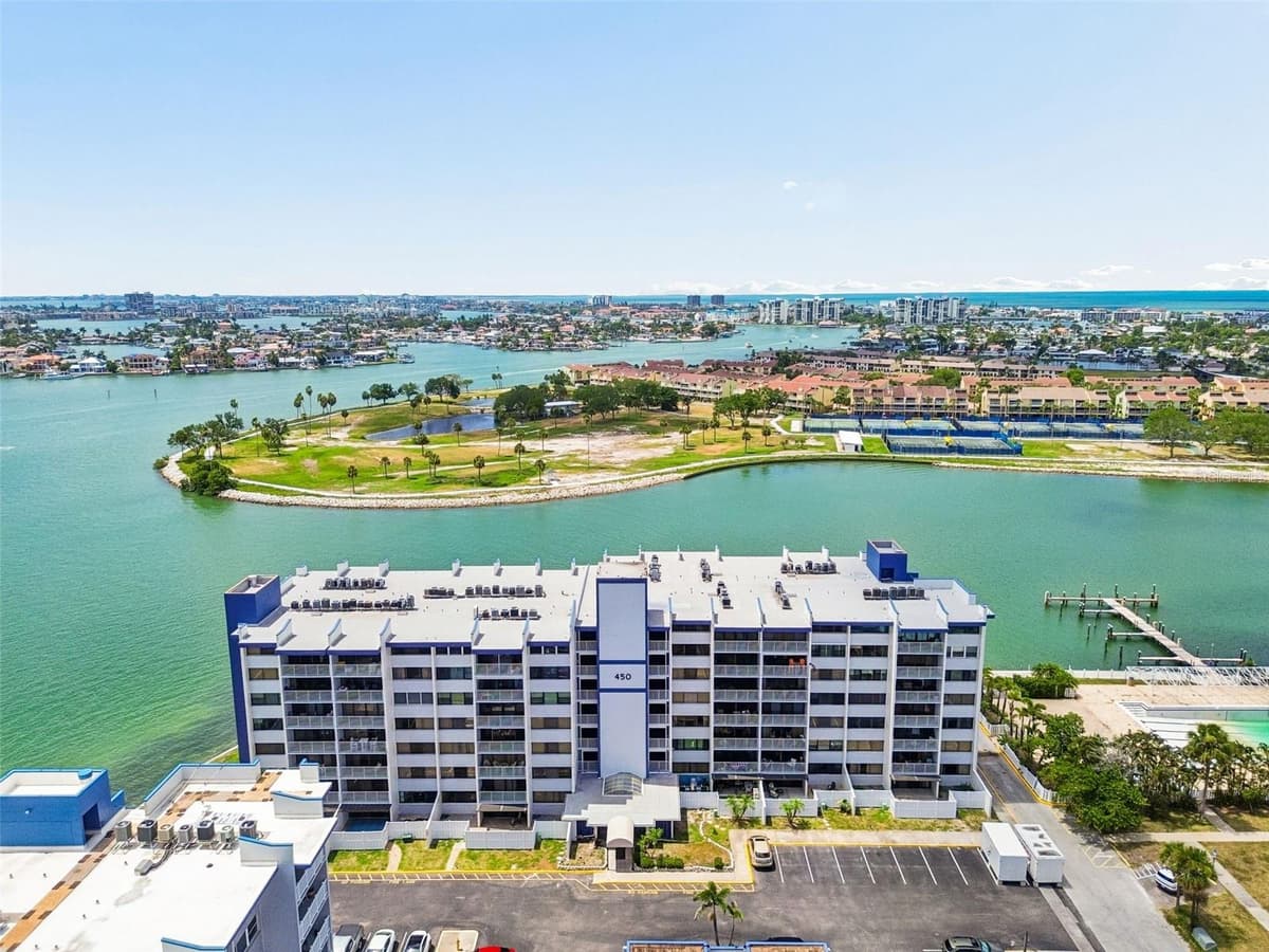 450 TREASURE ISLAND CAUSEWAY — photo 12 of 49