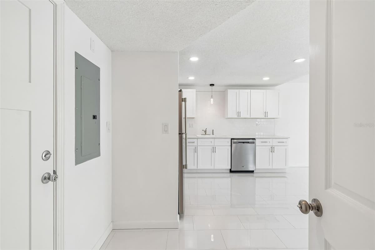 450 TREASURE ISLAND CAUSEWAY — photo 2 of 49