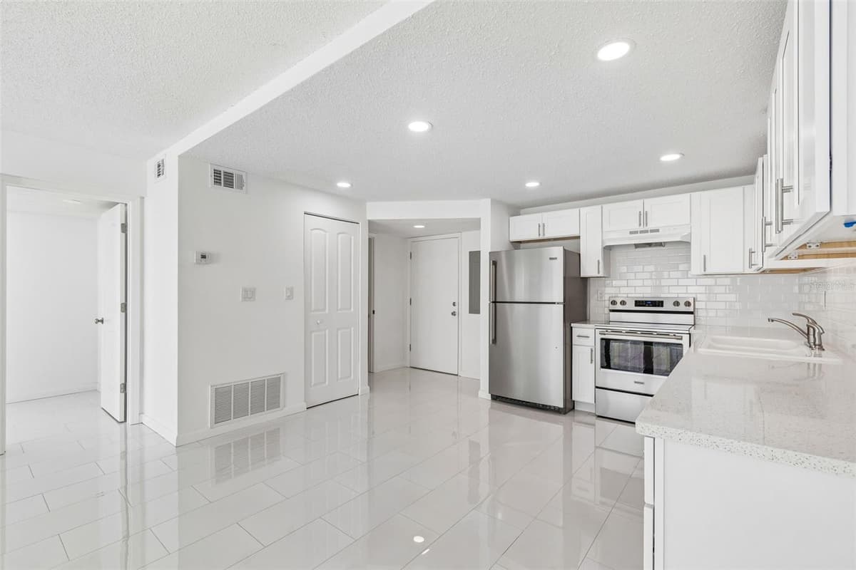 450 TREASURE ISLAND CAUSEWAY — photo 8 of 49