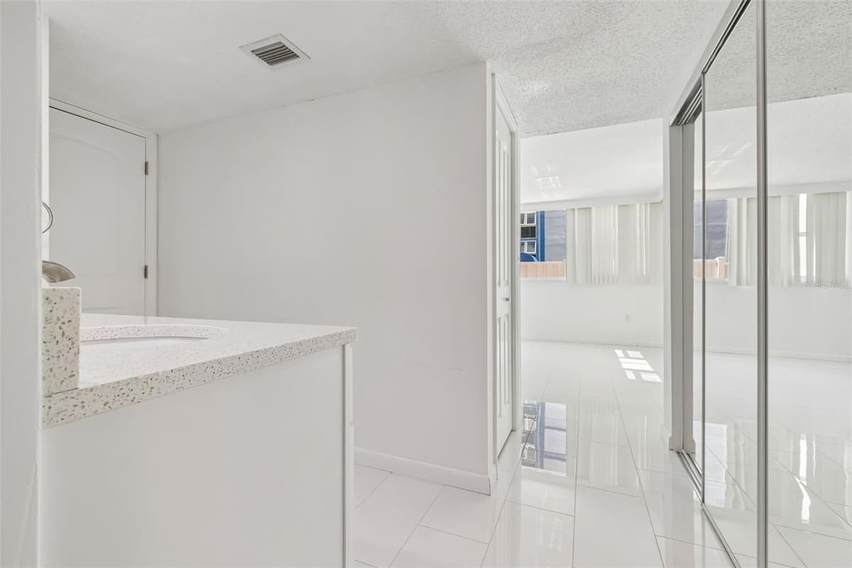 450 TREASURE ISLAND CAUSEWAY — photo 22 of 49