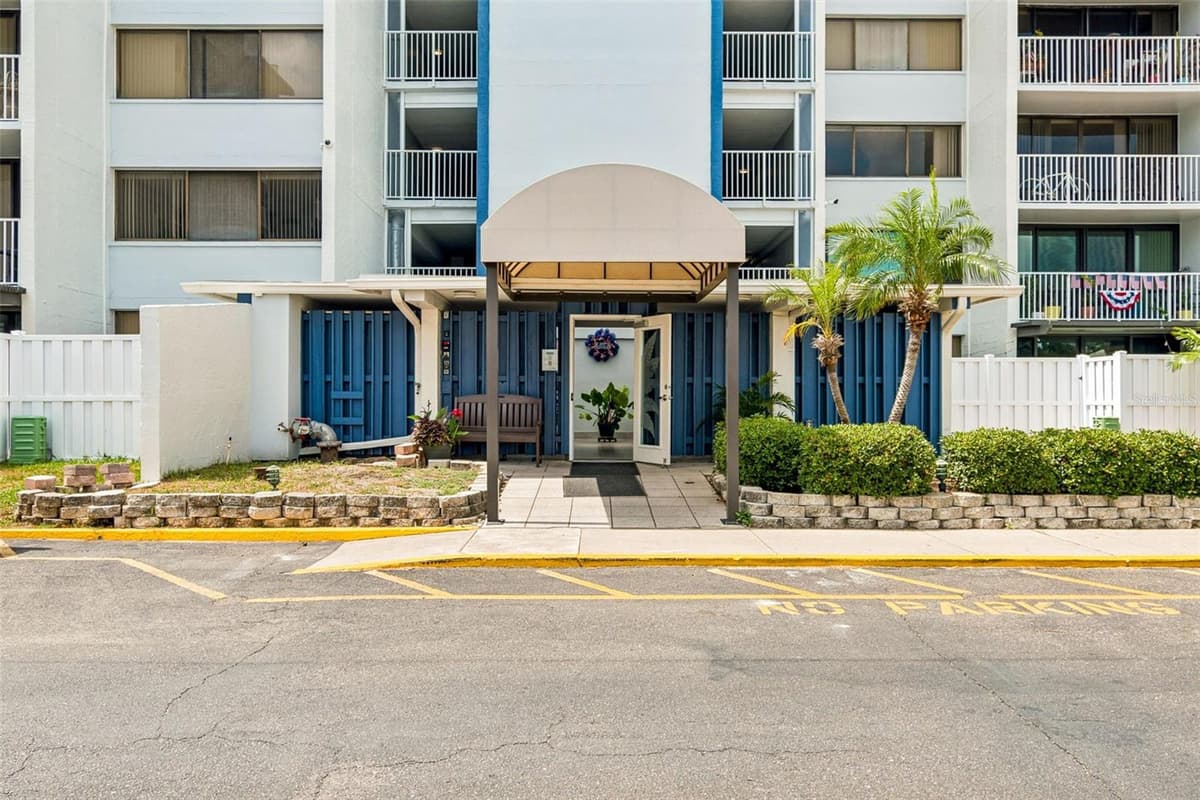 450 TREASURE ISLAND CAUSEWAY — photo 41 of 49