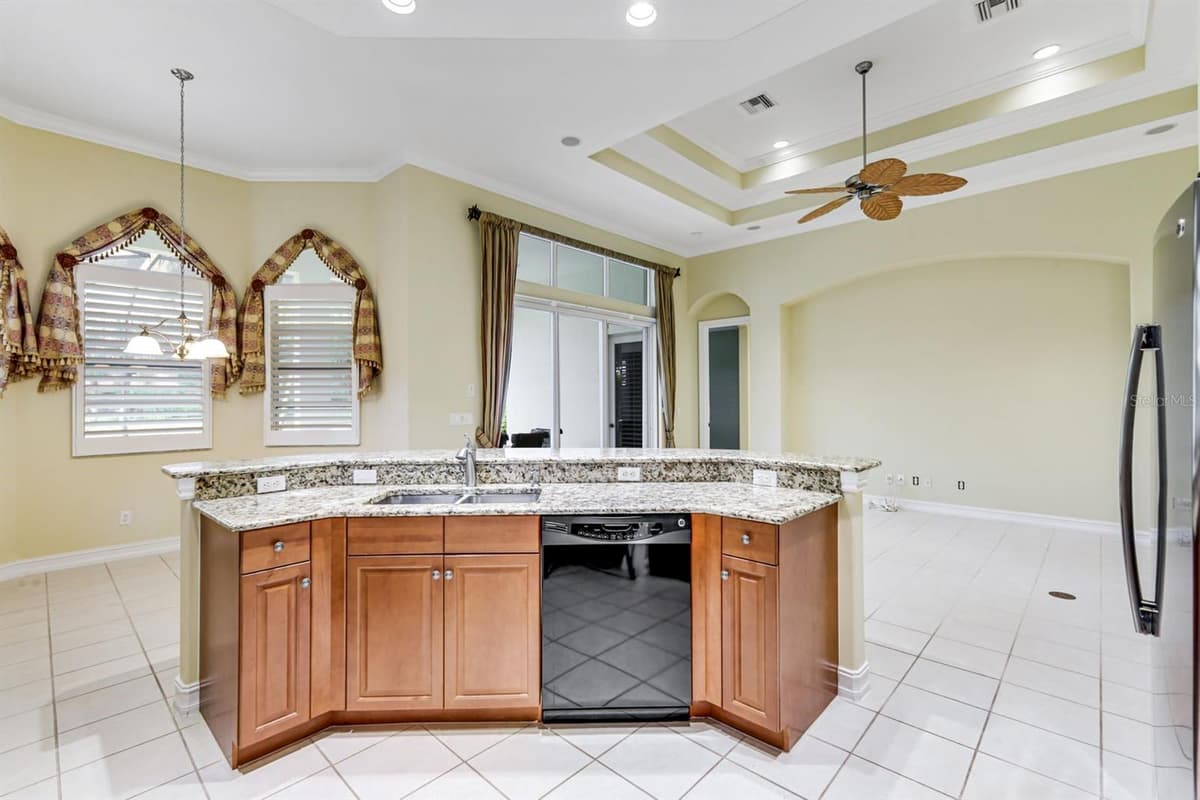 12584 GRANDEZZA CIRCLE — photo 10 of 25