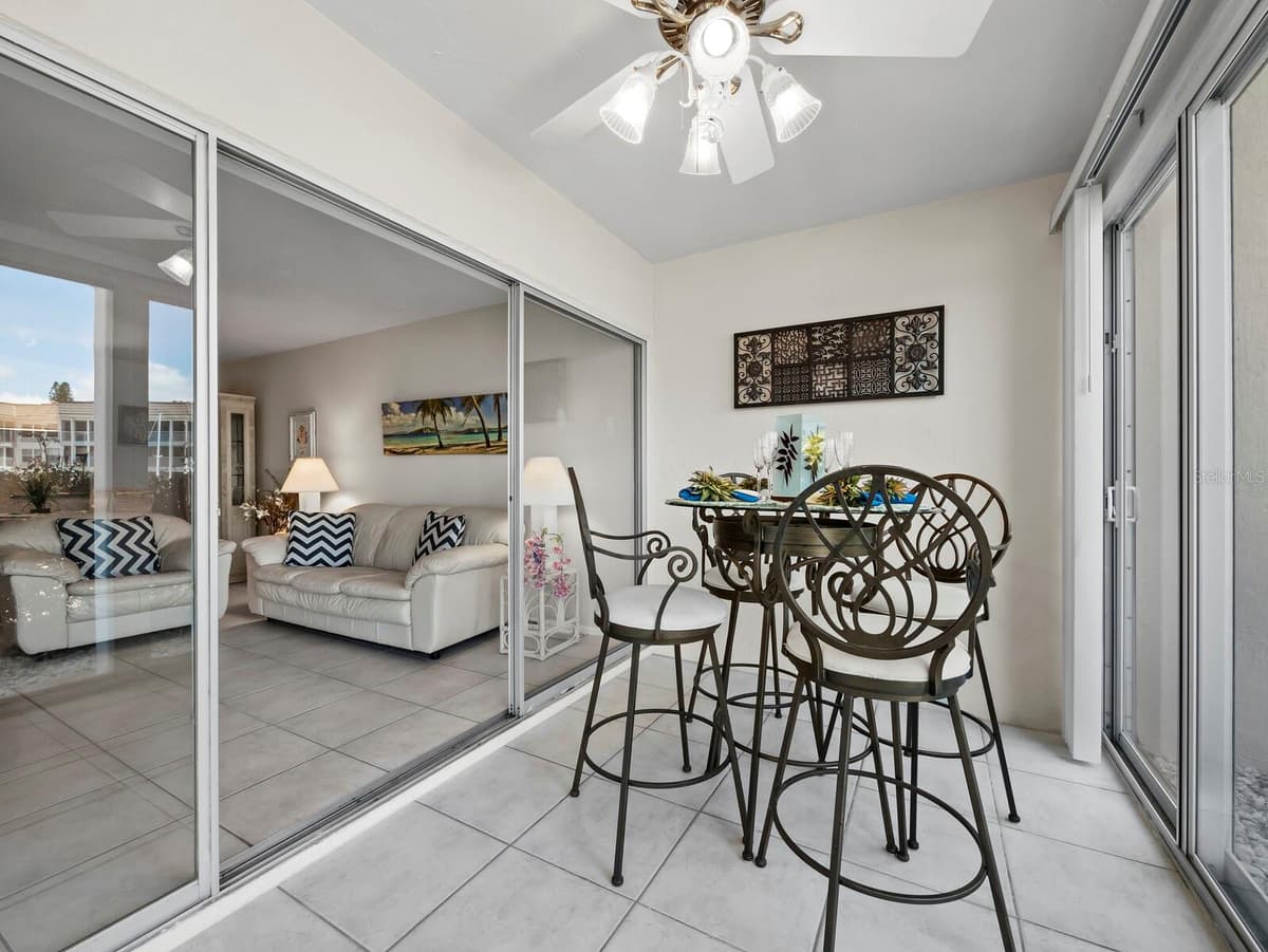 4350 CHATHAM DRIVE — photo 17 of 54