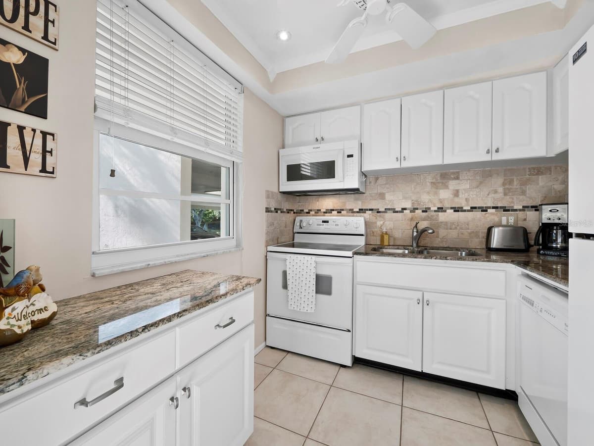 4350 CHATHAM DRIVE — photo 8 of 54