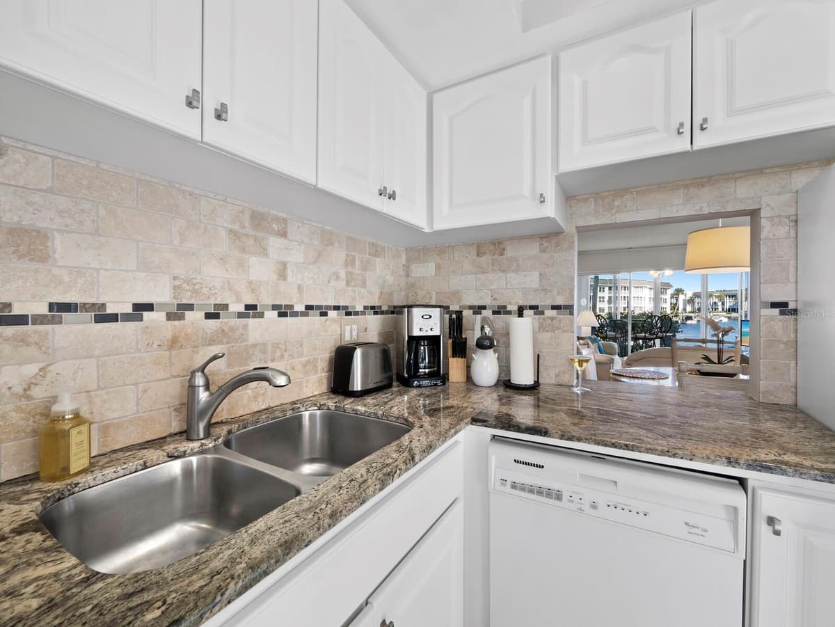 4350 CHATHAM DRIVE — photo 14 of 54