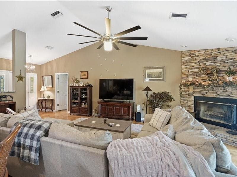 19950 5TH PLACE — photo 10 of 50