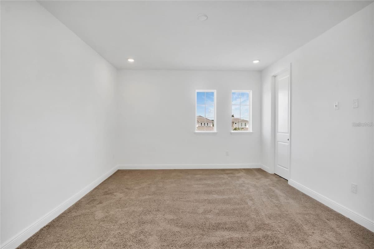 15730 VETTA DRIVE — photo 16 of 31