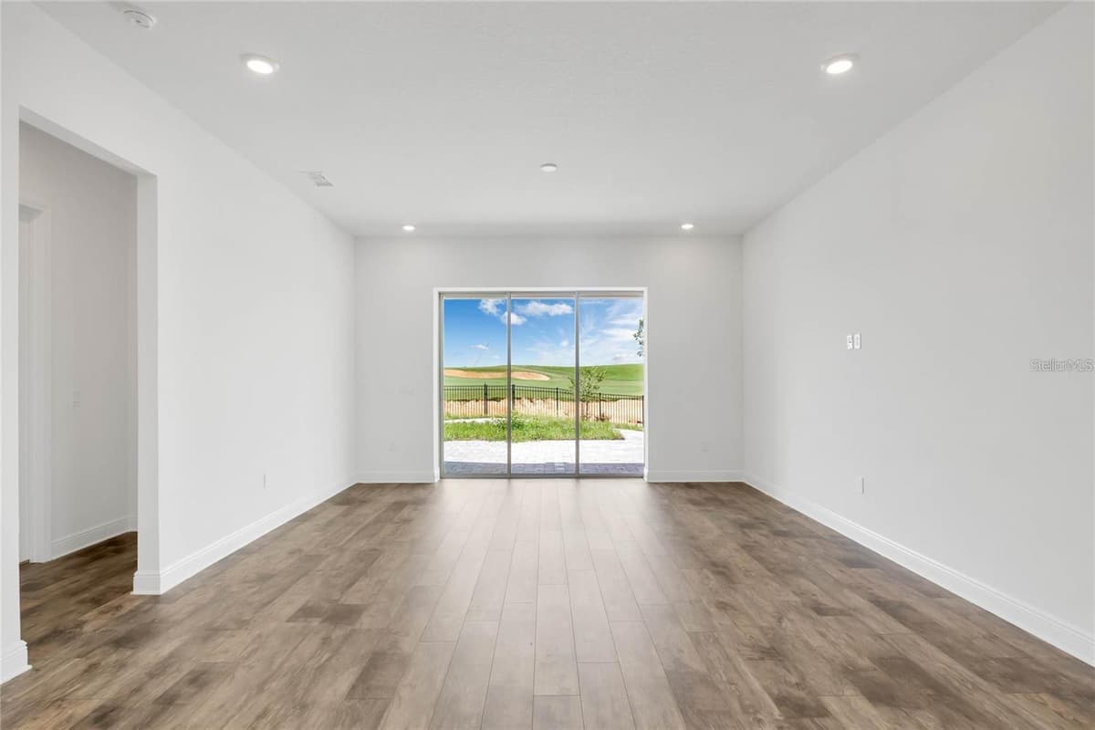 15730 VETTA DRIVE — photo 7 of 31