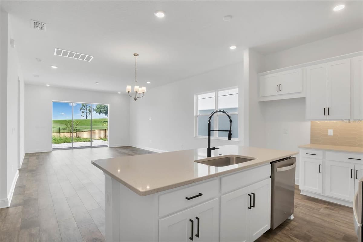 15730 VETTA DRIVE — photo 10 of 31