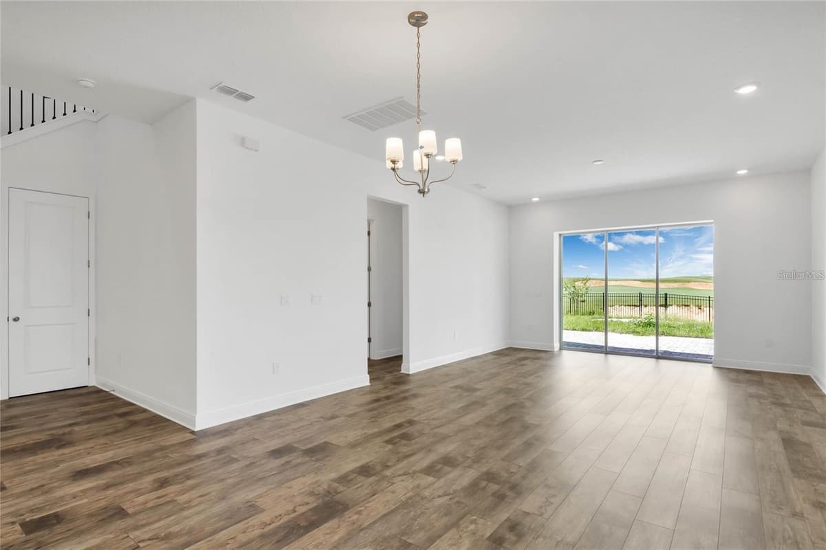 15730 VETTA DRIVE — photo 5 of 31
