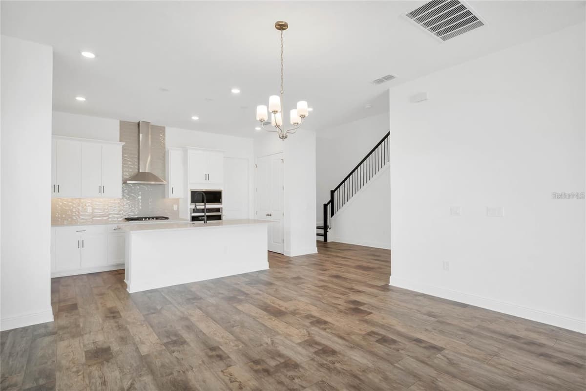 15730 VETTA DRIVE — photo 6 of 31