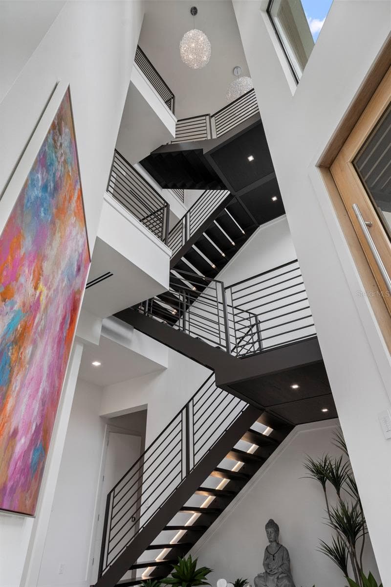 9061 RON DEN LANE — photo 7 of 100