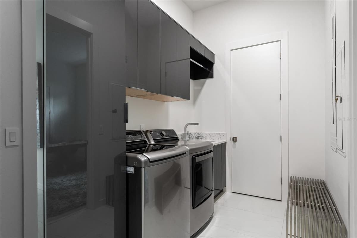 9061 RON DEN LANE — photo 40 of 100