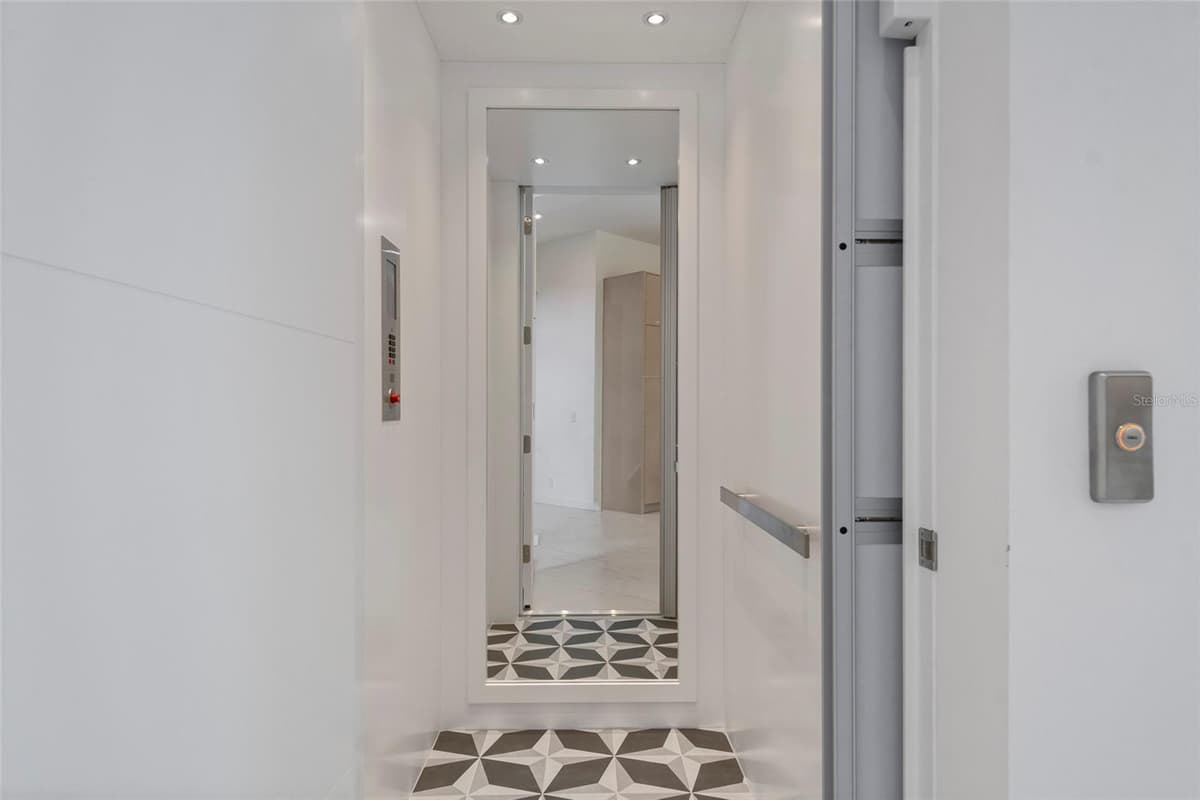 9061 RON DEN LANE — photo 12 of 100