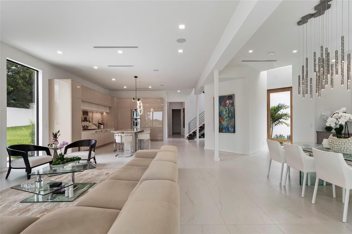 9061 RON DEN LANE — photo 34 of 100