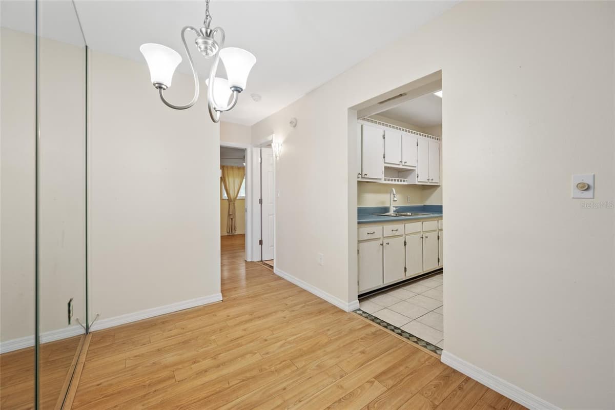 8075 112TH STREET — photo 7 of 31