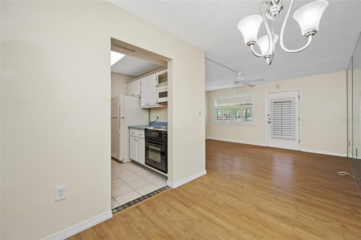 8075 112TH STREET — photo 11 of 31