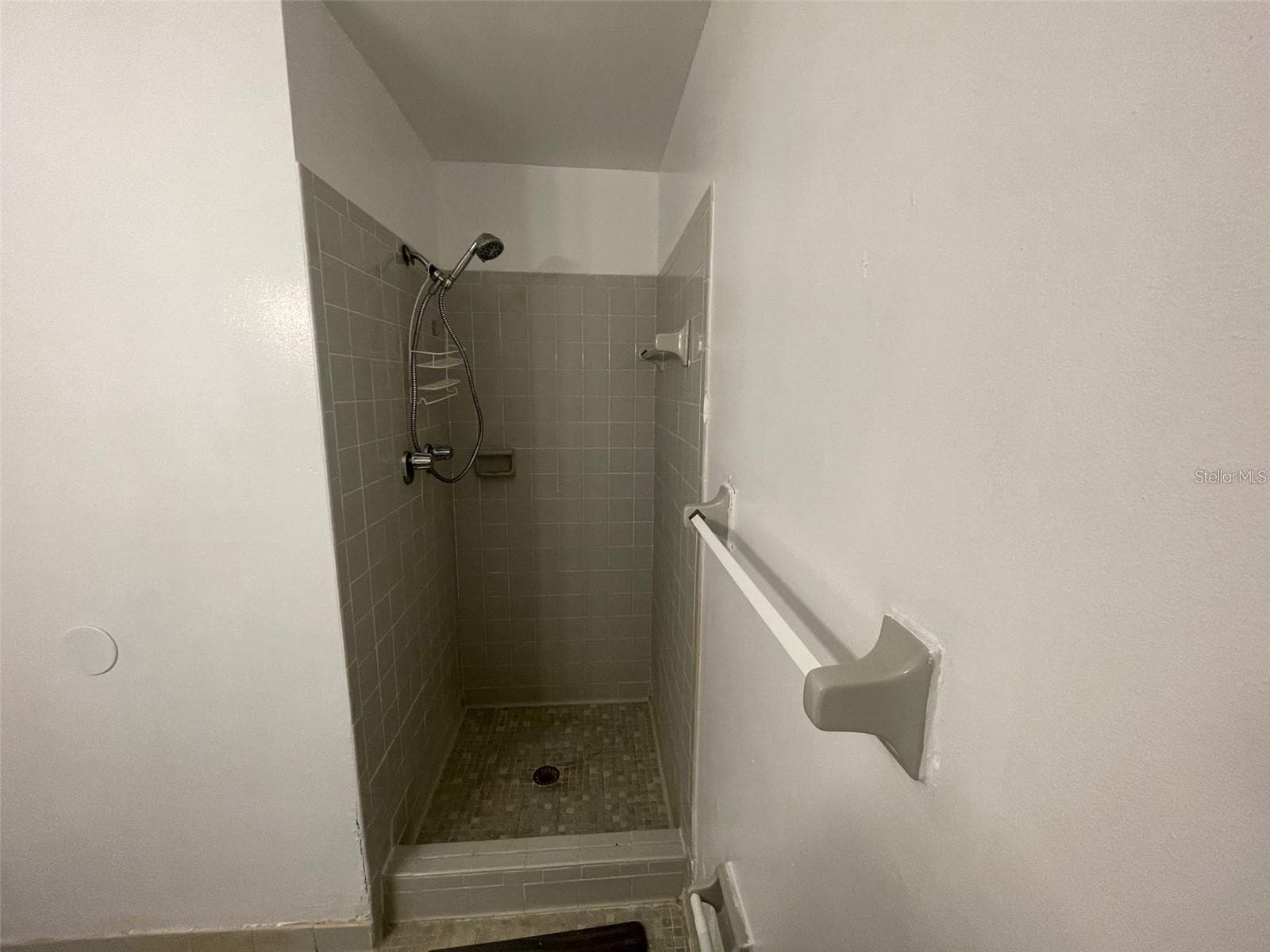 1830 MARAVILLA AVENUE — photo 14 of 28