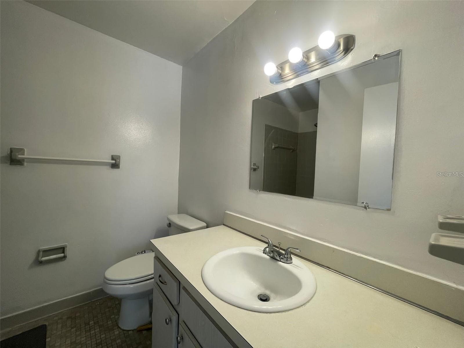 1830 MARAVILLA AVENUE — photo 11 of 28