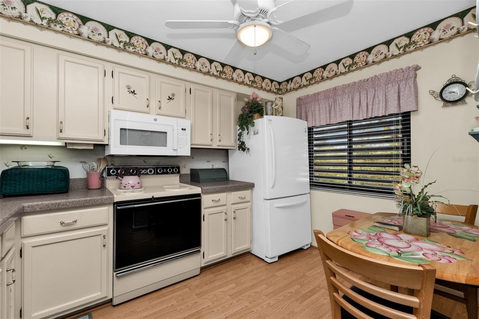5221 LAKE VILLAGE DRIVE — photo 6 of 40