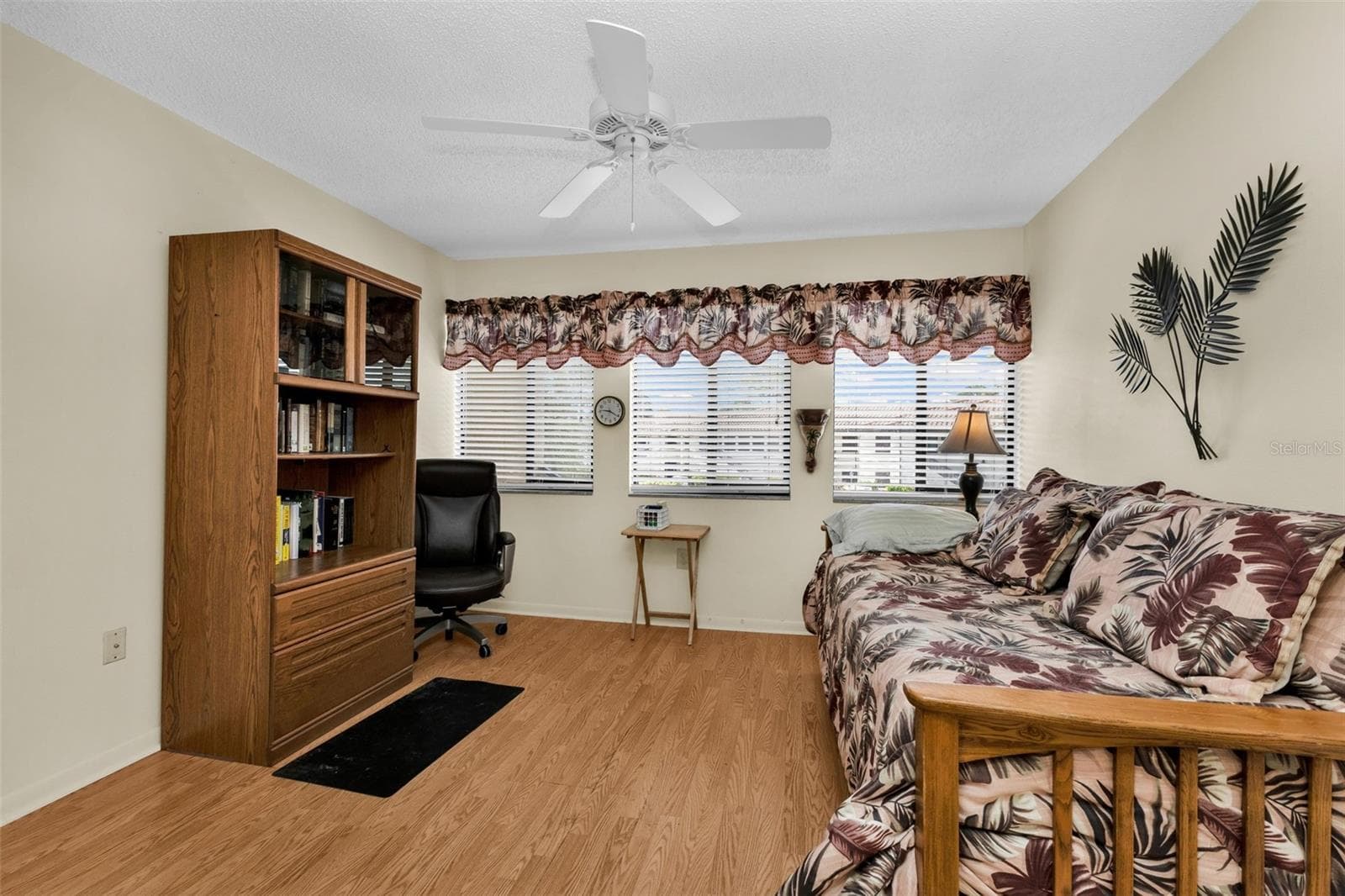 5221 LAKE VILLAGE DRIVE — photo 21 of 40