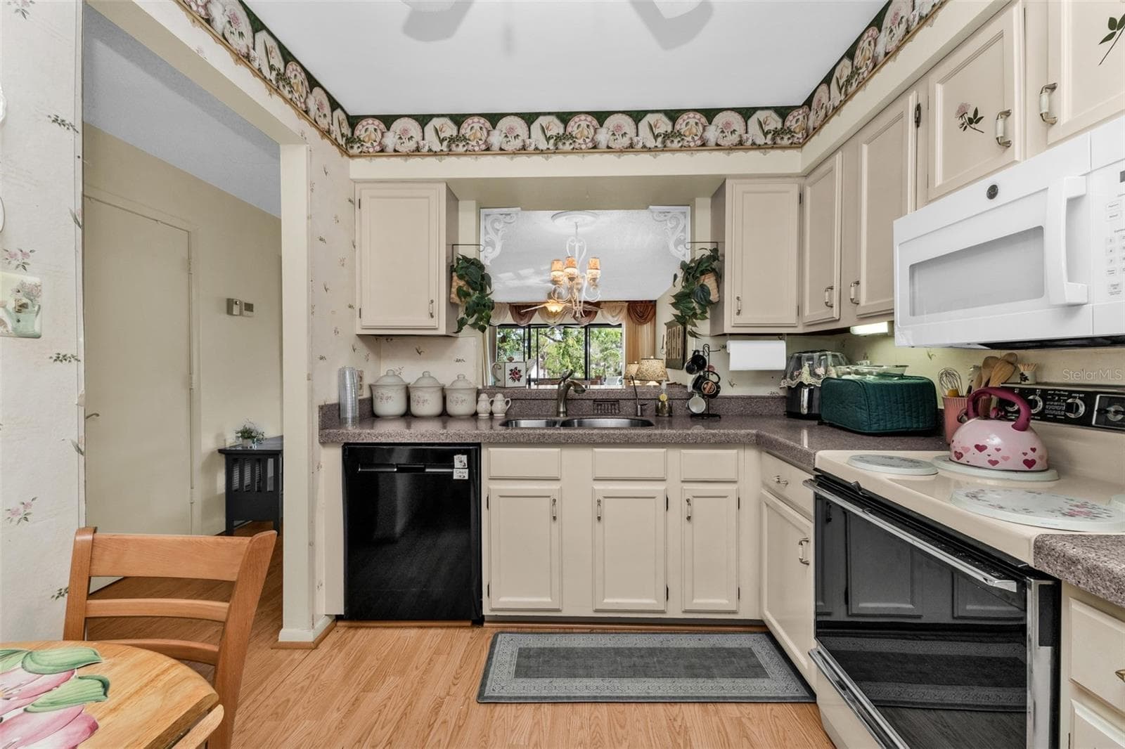 5221 LAKE VILLAGE DRIVE — photo 8 of 40