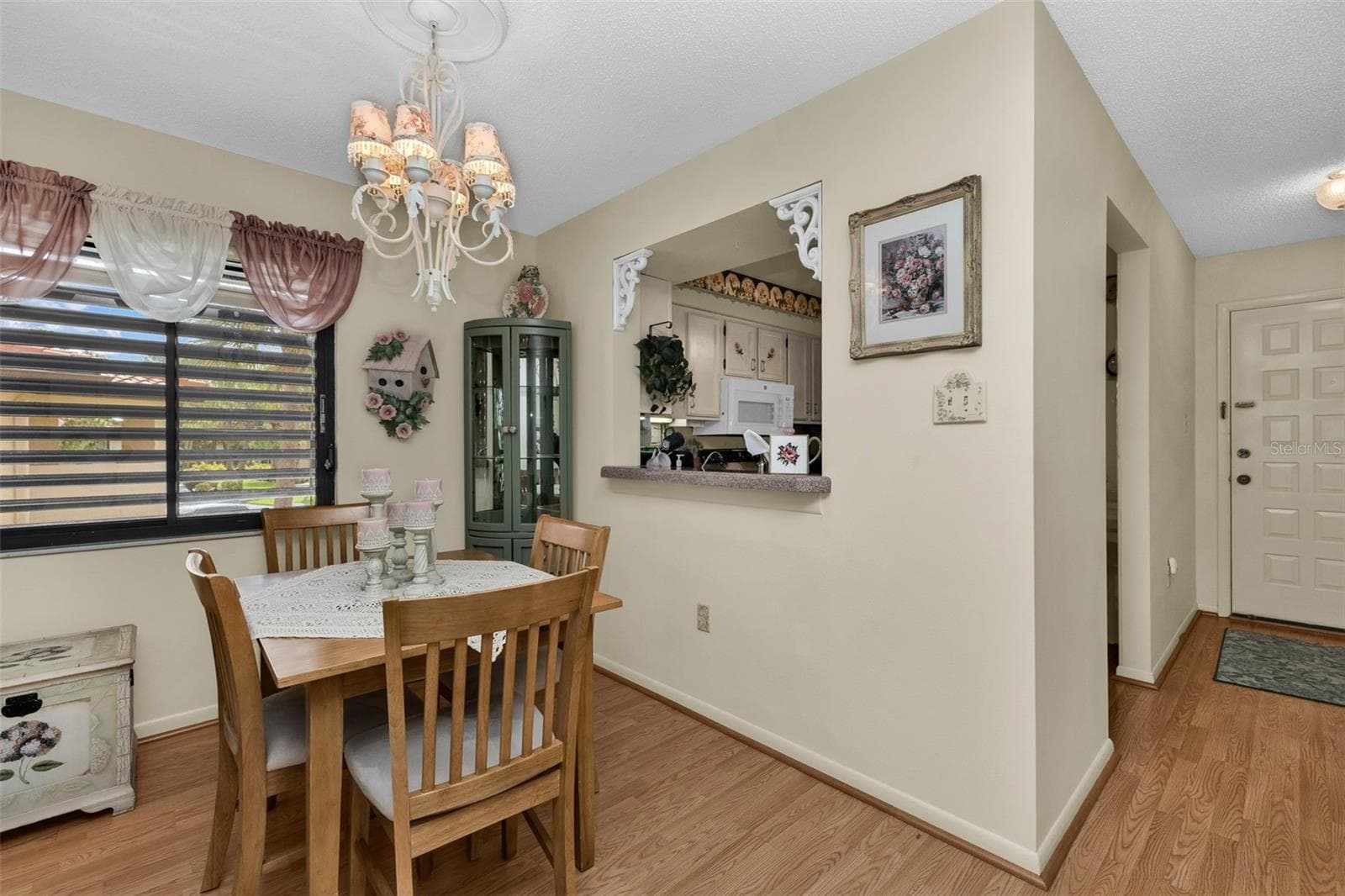 5221 LAKE VILLAGE DRIVE — photo 9 of 40