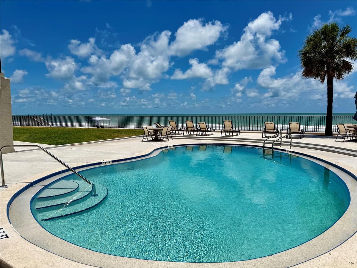 16330 GULF BOULEVARD — photo 31 of 46