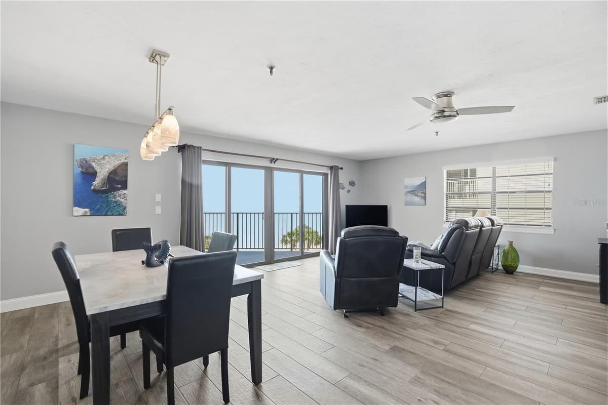 16330 GULF BOULEVARD — photo 3 of 46