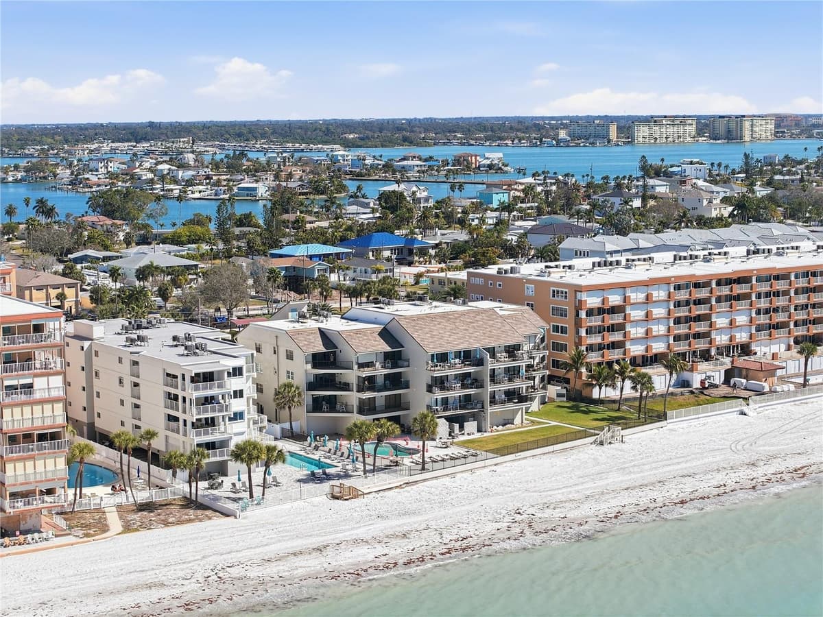 16330 GULF BOULEVARD — photo 36 of 46