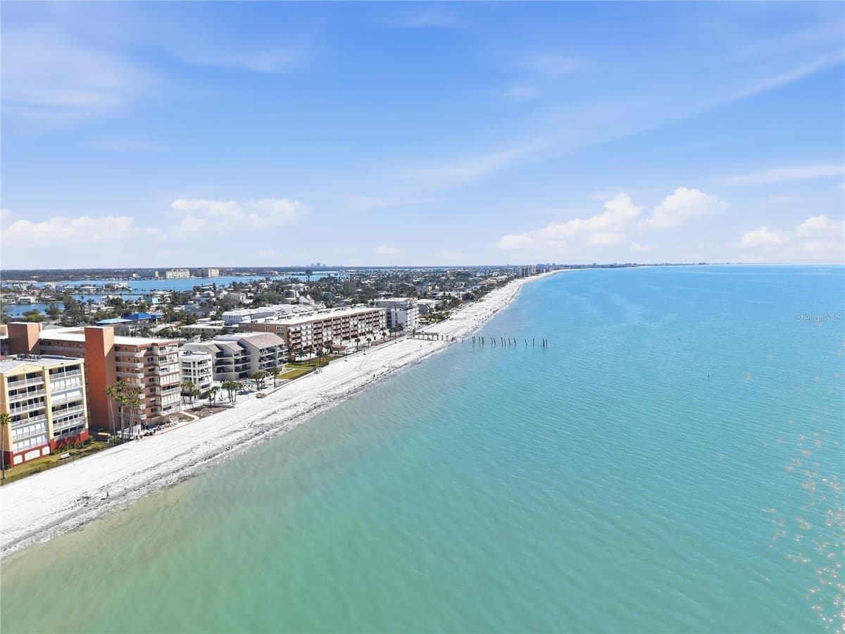 16330 GULF BOULEVARD — photo 37 of 46