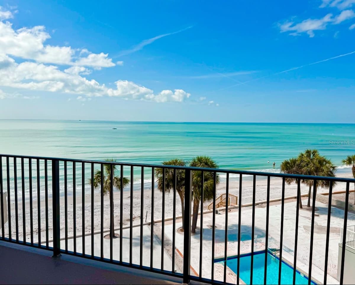 16330 GULF BOULEVARD — photo 4 of 46