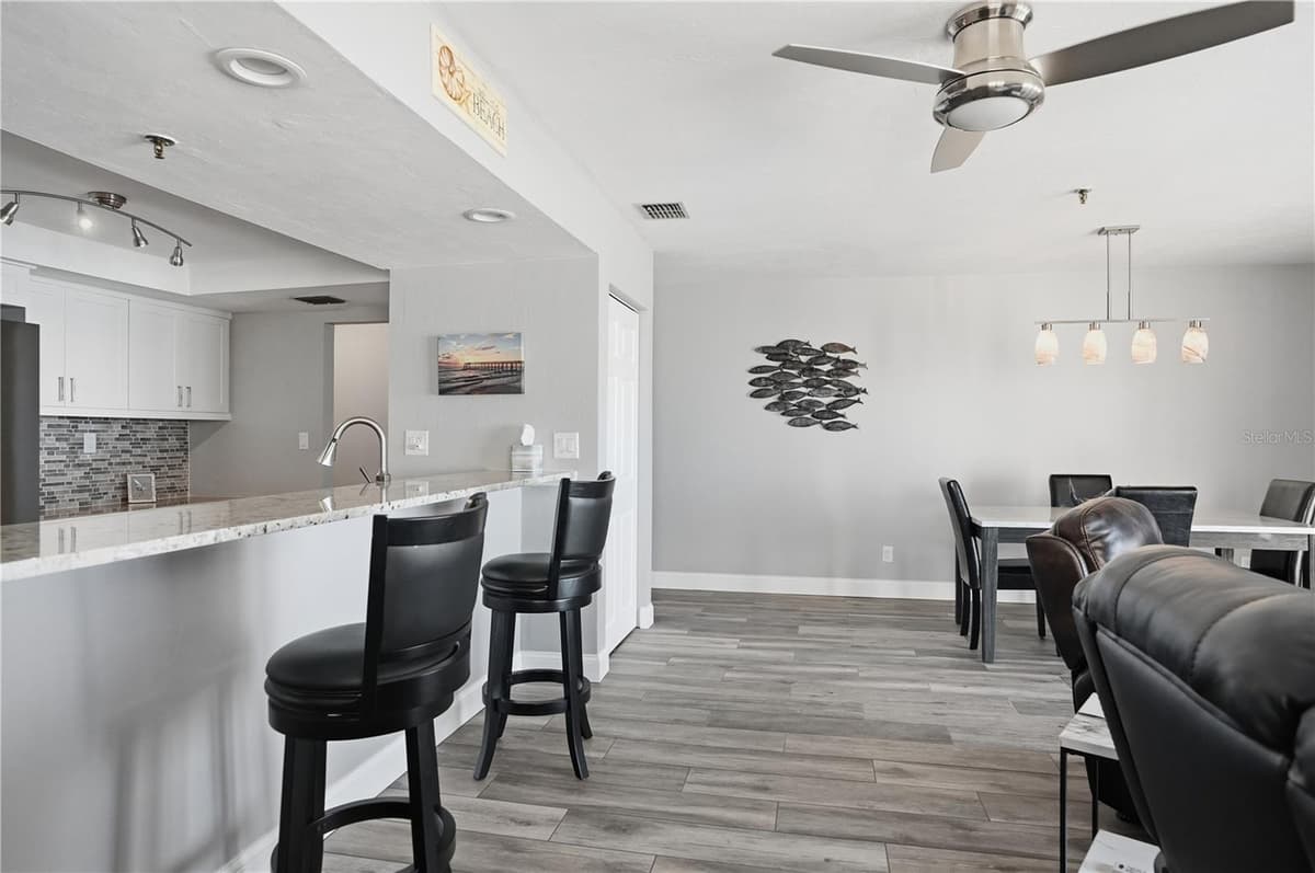 16330 GULF BOULEVARD — photo 8 of 46