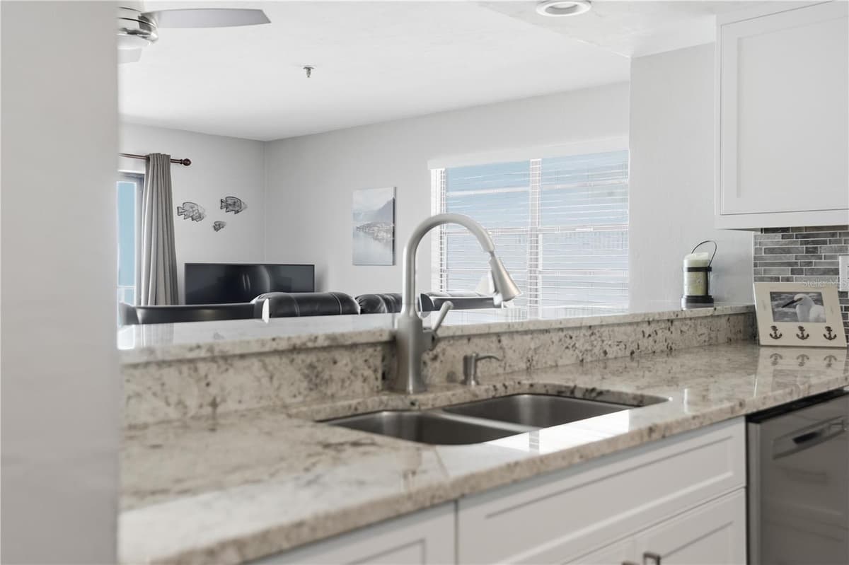 16330 GULF BOULEVARD — photo 10 of 46