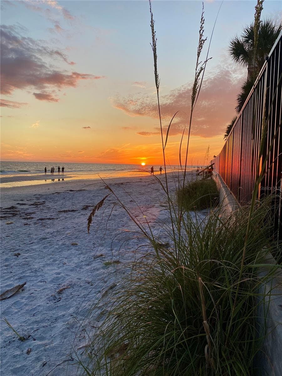 16330 GULF BOULEVARD — photo 43 of 46