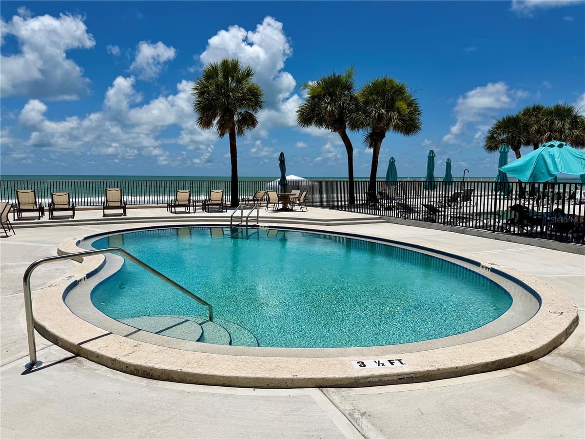 16330 GULF BOULEVARD — photo 30 of 46