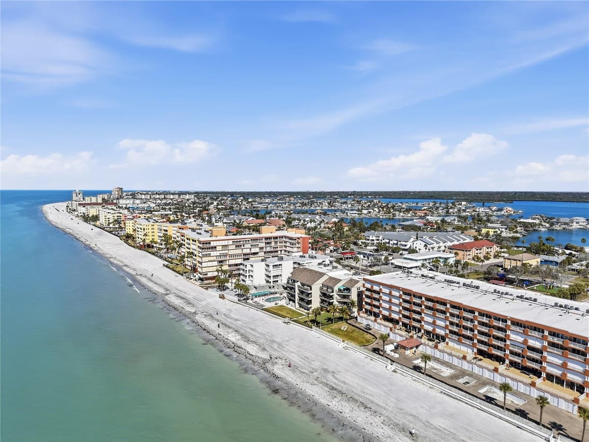 16330 GULF BOULEVARD — photo 38 of 46