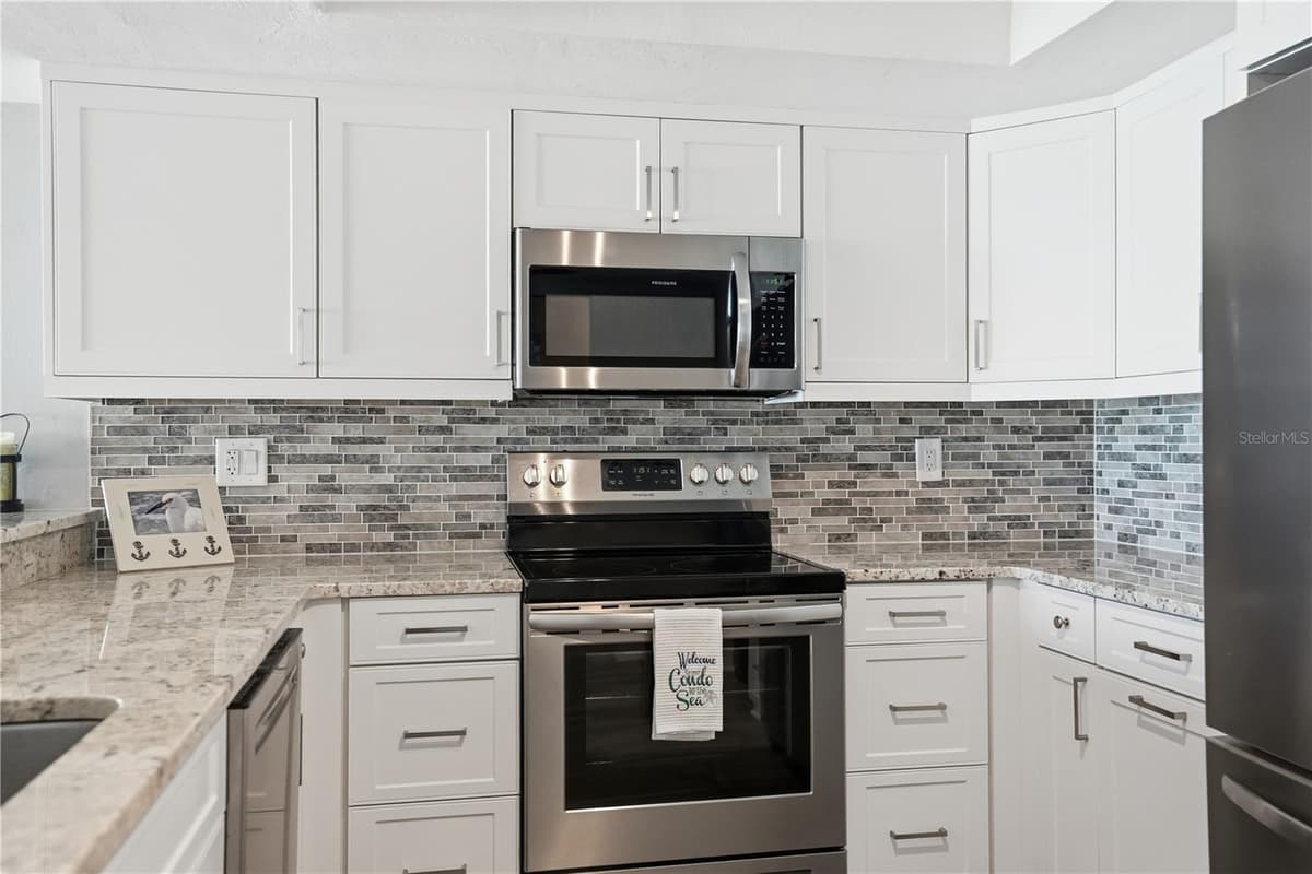 16330 GULF BOULEVARD — photo 13 of 46