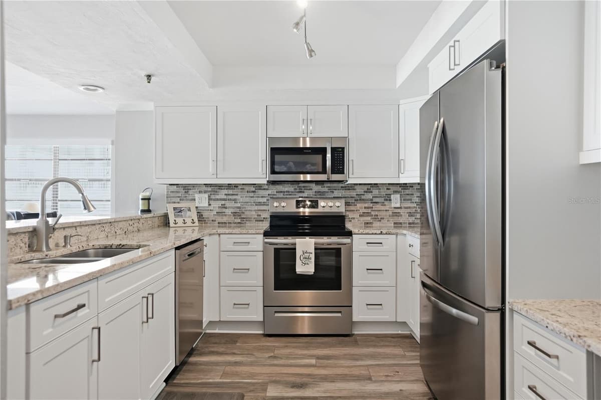 16330 GULF BOULEVARD — photo 9 of 46